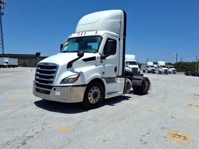 Freightliner Cascadia 116 Single Axle Day Cab Truck - 410HP, 12 Speed Automatic