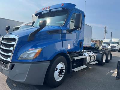Freightliner Cascadia 116 Day Cab Truck - 410HP, 12 Speed Automatic