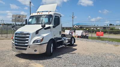 Freightliner Cascadia 116 Single Axle Day Cab Truck - 410HP, 12 Speed Automatic