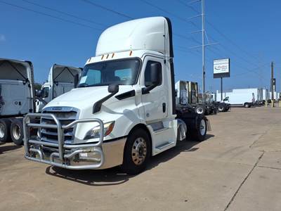 Freightliner Cascadia 116 Single Axle Day Cab Truck - 410HP, 12 Speed Automatic