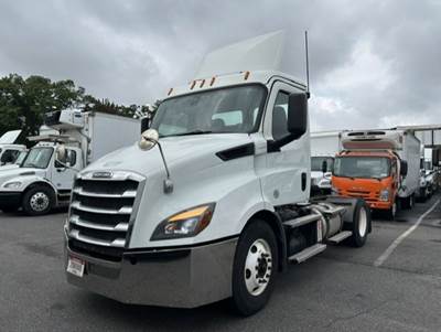 Freightliner Cascadia 116 Single Axle Day Cab Truck - 410HP, 12 Speed Automatic