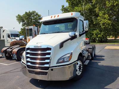 Freightliner Cascadia 116 Day Cab Truck - 450HP, 12 Speed Automatic