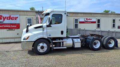 Freightliner Cascadia 116 Day Cab Truck - 450HP, 12 Speed Automatic