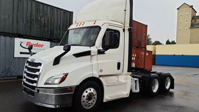Freightliner Cascadia 116 Day Cab Truck - 450HP, 12 Speed Automatic