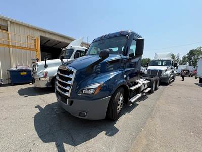 Freightliner Cascadia 116 Day Cab Truck - 450HP, 12 Speed Automatic