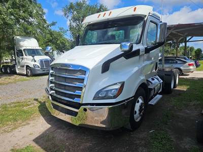 Freightliner Cascadia 116 Day Cab Truck - 450HP, 12 Speed Automatic