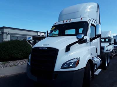 Freightliner Cascadia 116 Day Cab Truck - 410HP, 12 Speed Automatic