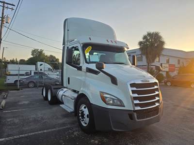 Freightliner Cascadia 116 Day Cab Truck - 450HP, 12 Speed Automatic