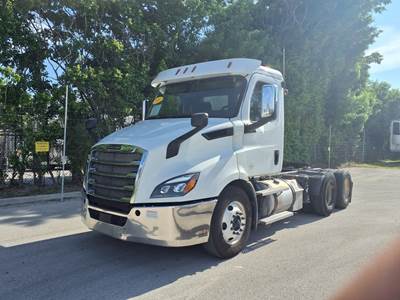Freightliner Cascadia 116 Day Cab Truck - 450HP, 12 Speed Automatic