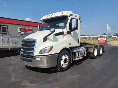 Freightliner Cascadia 116 Day Cab Truck - 450HP, 12 Speed Automatic