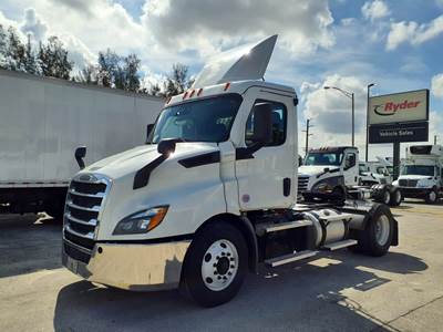 Freightliner Cascadia 116 Single Axle Day Cab Truck - 450HP, 12 Speed Automatic