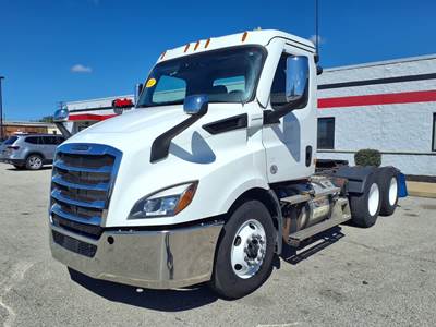 Freightliner Cascadia 116 Day Cab Truck - 450HP, 12 Speed Automatic