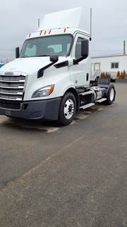 Freightliner Cascadia 116 Single Axle Day Cab Truck - 450HP, 12 Speed Automatic