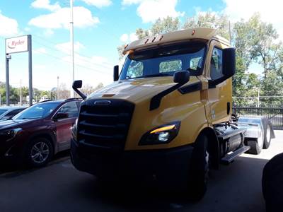 Freightliner Cascadia 116 Day Cab Truck - 435HP, 12 Speed Automatic