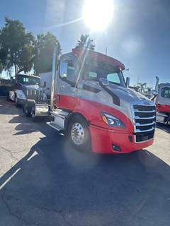 Freightliner Cascadia 116 Day Cab Truck - 470HP, 12 Speed Automatic