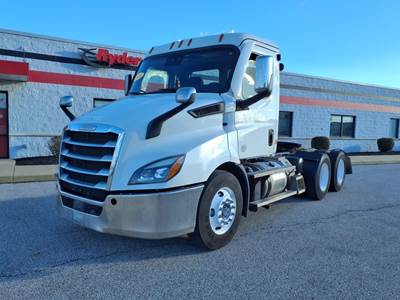 Freightliner Cascadia 116 Day Cab Truck - 450HP, 12 Speed Automatic