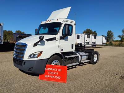 Freightliner Cascadia 116 Single Axle Day Cab Truck - 450HP, 12 Speed Automatic