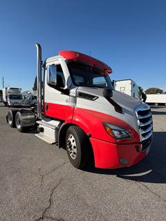 Freightliner Cascadia 116 Day Cab Truck - 470HP, 12 Speed Automatic