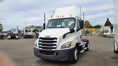 Freightliner Cascadia 116 Single Axle Day Cab Truck - 450HP, 12 Speed Automatic