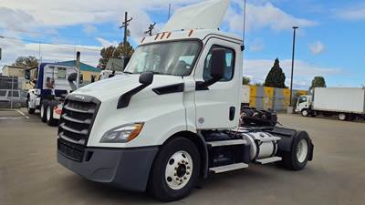 Freightliner Cascadia 116 Single Axle Day Cab Truck - 450HP, 10 Speed Manual