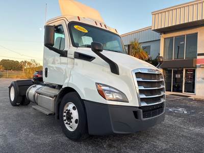 Freightliner Cascadia 116 Single Axle Day Cab Truck - 450HP, 12 Speed Automatic