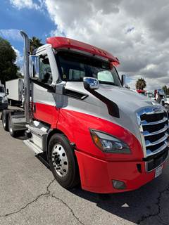 Freightliner Cascadia 116 Day Cab Truck - 470HP, 12 Speed Automatic