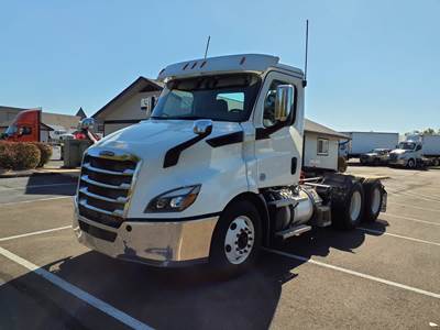 Freightliner Cascadia 116 Day Cab Truck - 450HP, 12 Speed Automatic