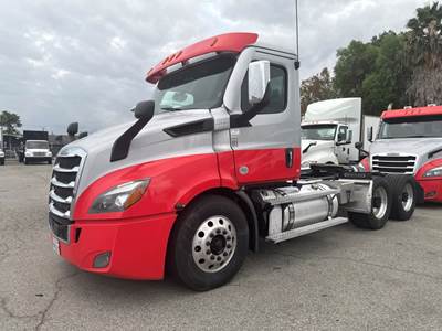 Freightliner Cascadia 116 Day Cab Truck - 470HP, 12 Speed Automatic