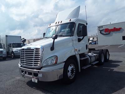 Freightliner Cascadia 125 Day Cab Truck - 450HP, 12