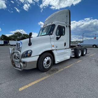 Freightliner Cascadia 125 Day Cab Truck - 455HP, 12