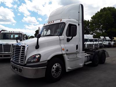 Freightliner Cascadia 125 Day Cab Truck - 455HP, 12 Speed Automatic