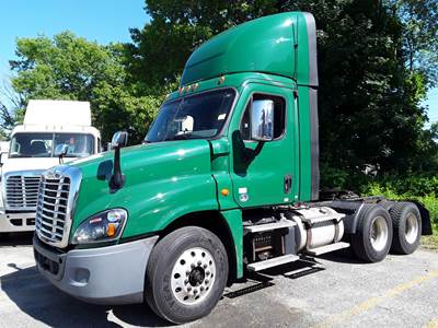 Freightliner Cascadia 125 Day Cab Truck - 475HP, 10 Speed Automatic