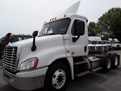 Freightliner Cascadia 125 Day Cab Truck - 450HP, 12 Speed Automatic