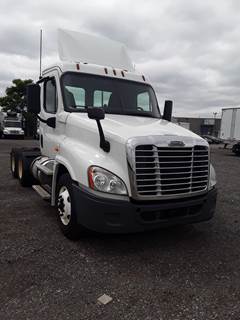 Freightliner Cascadia 125 Day Cab Truck - 450HP, 12 Speed Automatic