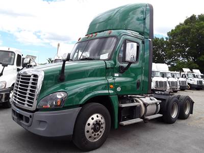 Freightliner Cascadia 125 Day Cab Truck - 475HP, 10 Speed Automatic