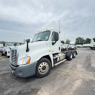 Freightliner Cascadia 125 Day Cab Truck - 450HP, 10 Speed Manual