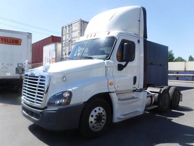 Freightliner Cascadia 125 Day Cab Truck - 455HP, 12 Speed Automatic