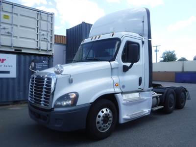 Freightliner Cascadia 125 Day Cab Truck - 455HP, 12 Speed Automatic