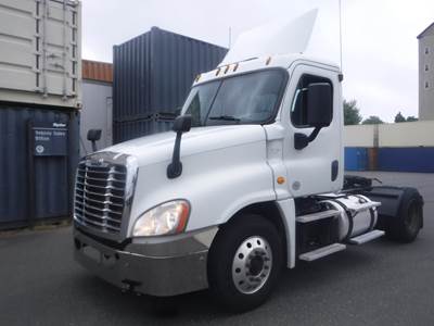 Freightliner Cascadia 125 Single Axle Day Cab Truck - 410HP, 10 Speed Manual