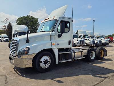 Freightliner Cascadia 125 Day Cab Truck - 450HP, 12 Speed Automatic