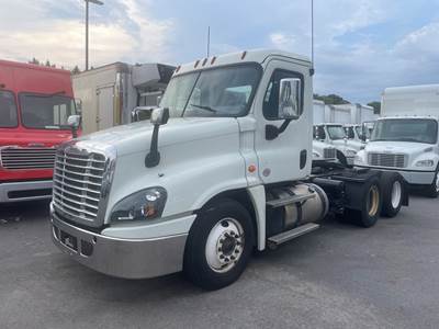 Freightliner Cascadia 125 Day Cab Truck - 455HP, 12 Speed Automatic
