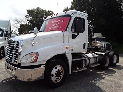 Freightliner Cascadia 125 Day Cab Truck - 455HP, 13 Speed Automatic