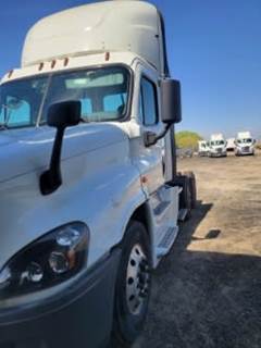 Freightliner Cascadia 125 Day Cab Truck - 400HP, 10 Speed Automatic