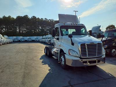Freightliner Cascadia 125 Day Cab Truck - 450HP, 12 Speed Automatic