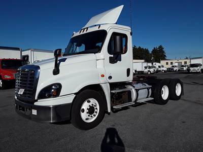 Freightliner Cascadia 125 Day Cab Truck - 450HP, 12 Speed Automatic