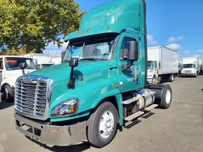 Freightliner Cascadia 125 Single Axle Day Cab Truck - 410HP, 10 Speed Manual