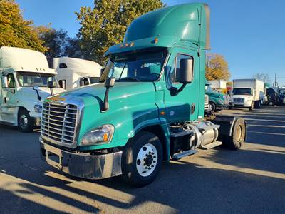 Freightliner Cascadia 125 Single Axle Day Cab Truck - 410HP, 10 Speed Manual