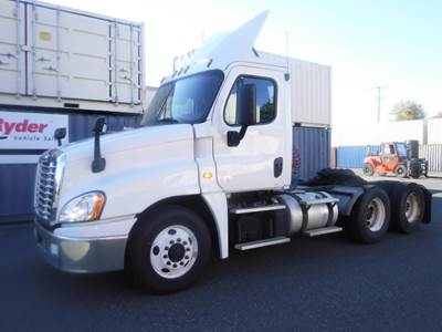 Freightliner Cascadia 125 Day Cab Truck - 450HP, 12 Speed Automatic
