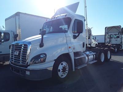 Freightliner Cascadia 125 Day Cab Truck - 450HP, 12 Speed Automatic