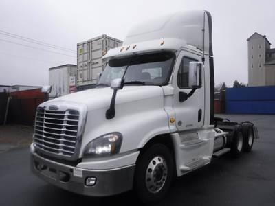Freightliner Cascadia 125 Day Cab Truck - 455HP, 12 Speed Automatic